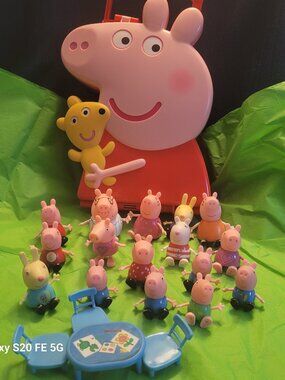 Vintage Peppa Pig Case and Figures